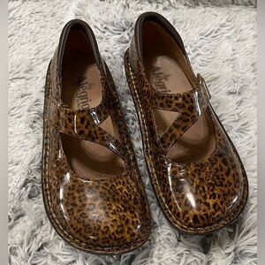 Alegria Shoes Women’s 35 Jil Mary Jane Animal Print Patent 
Leather